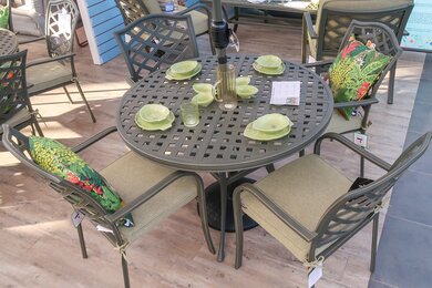 Oakley 4 Seat Dining Set - image 3