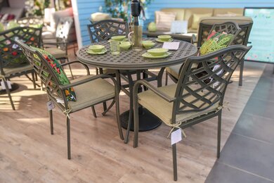 Oakley 4 Seat Dining Set - image 4