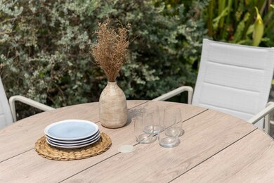 Urbanite 4 Seat Dining Set 25 - image 3